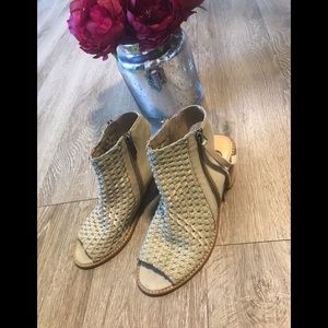 💕 San Edelman Cooper, Stone Leather size 8